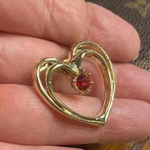 Lovely Vintage 70’s 80’s Double Heart Brooch Pin Red Rhinestone Gold Tone Metal